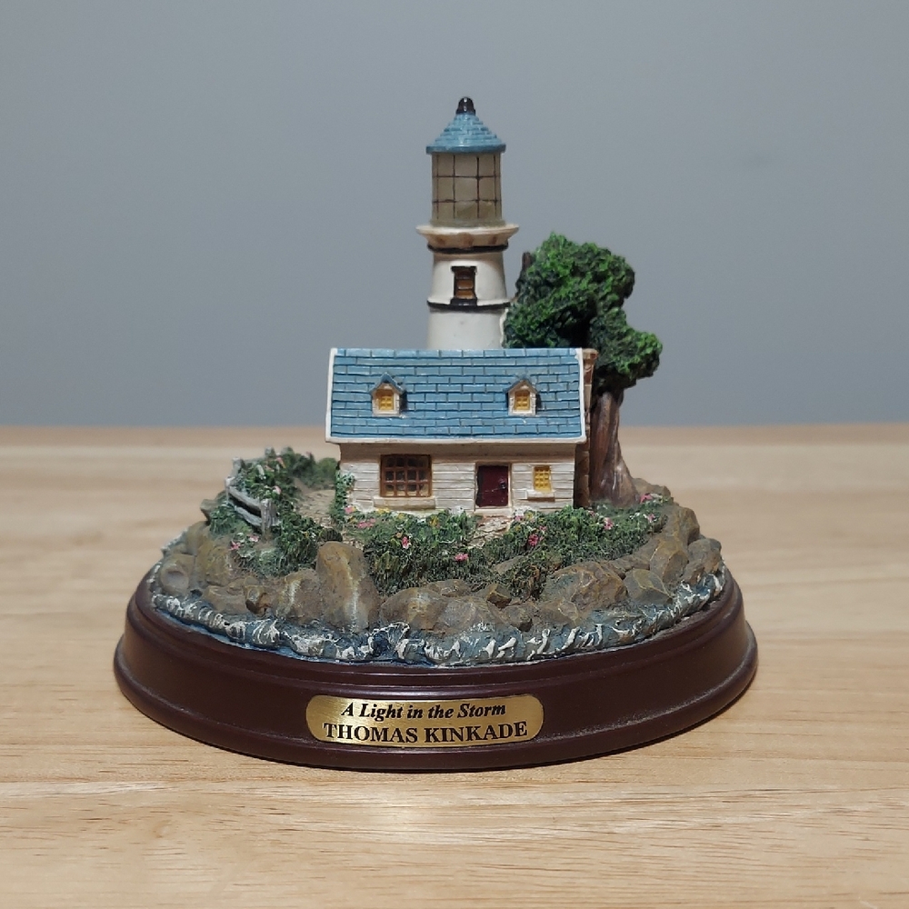 Thomas Kinkade "A Light In The Storm" Sculpture - Memories Of Home Collection
